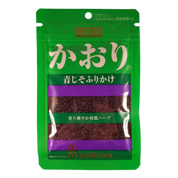Condimento di riso con foglie di shiso verdi